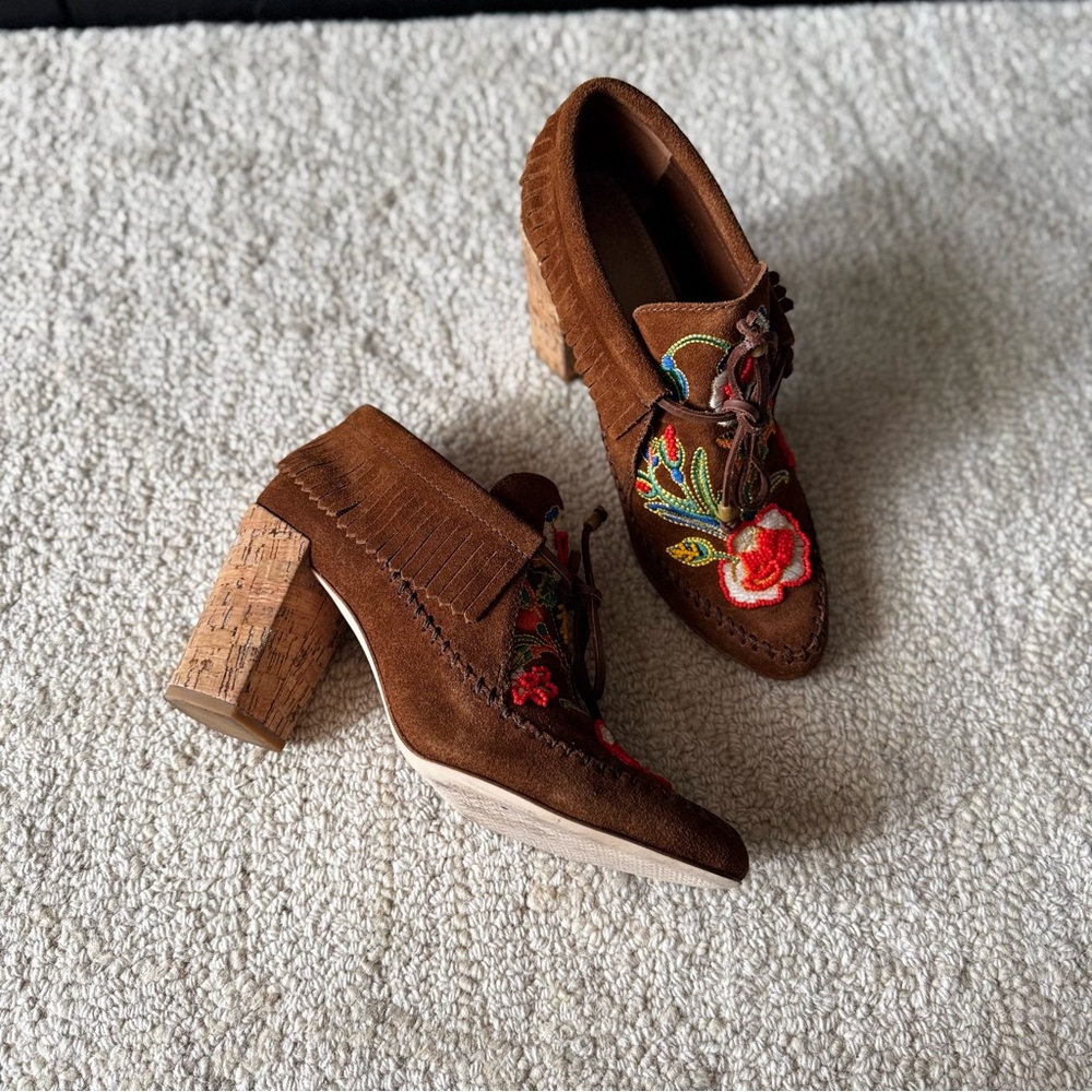 Tory Burch Brown Embroidered Heels Size -8(38)